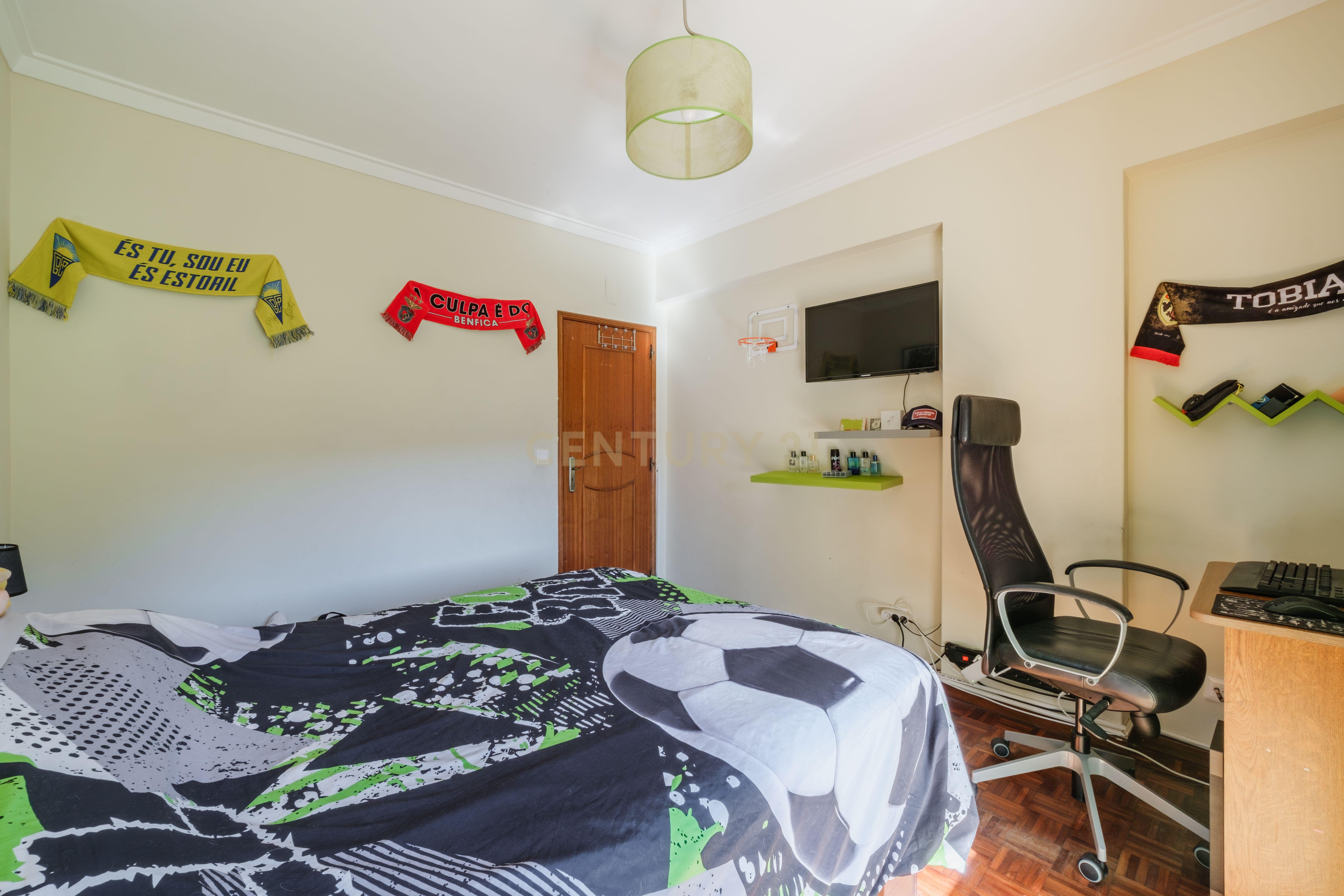 Fotografia 11 de Apartamento T3 com elevador e arrecadação em Mem Martins