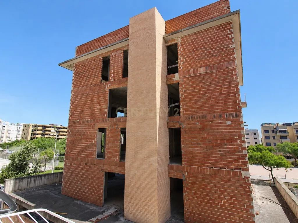 Una oportunidad real doOnde outros veem uma obra parada, um investidor vê margem. - Image 5