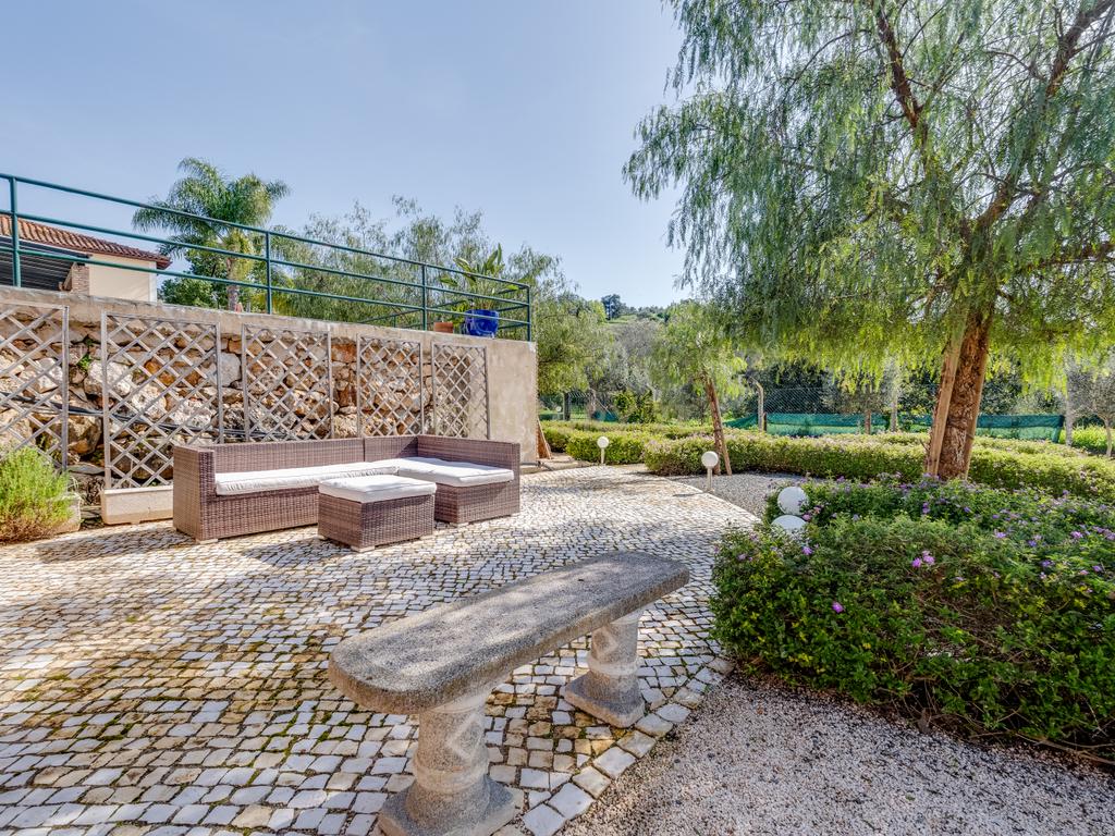 ESPETACULAR MORADIA COM PISCINA, GARAGEM, JARDIM E TERRENO - Image 50