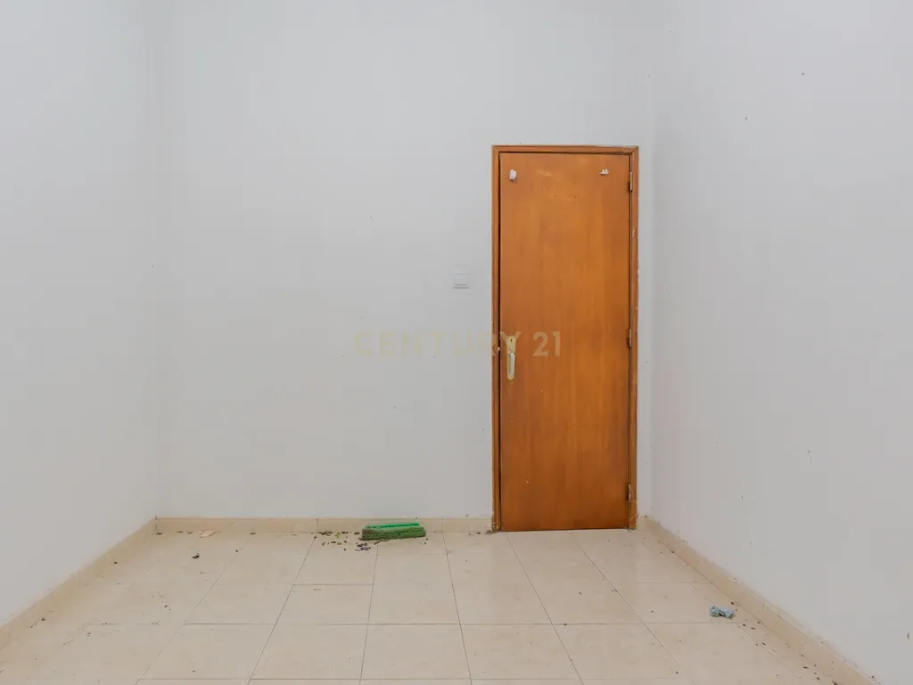 Moradia Isolada com Terreno de 1041 m² – Um Mundo de Possibilidades! - Image 5