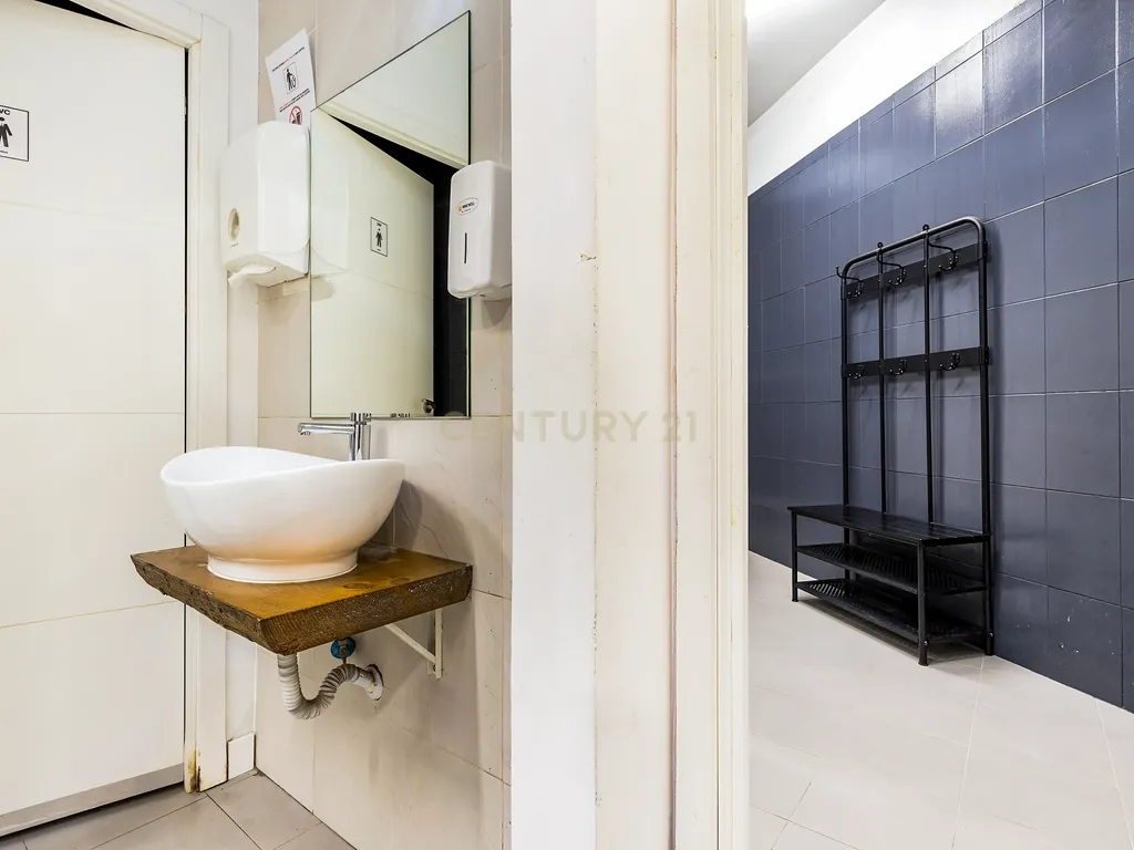 Oportunidade Única de Investimento: Espaço de 300m² no Jamor (Yield 9%) - Image 15