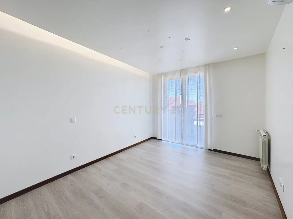 Penthouse T2 com Terraço e Piscina Privativa – Sítio da Nazaré - Image 23