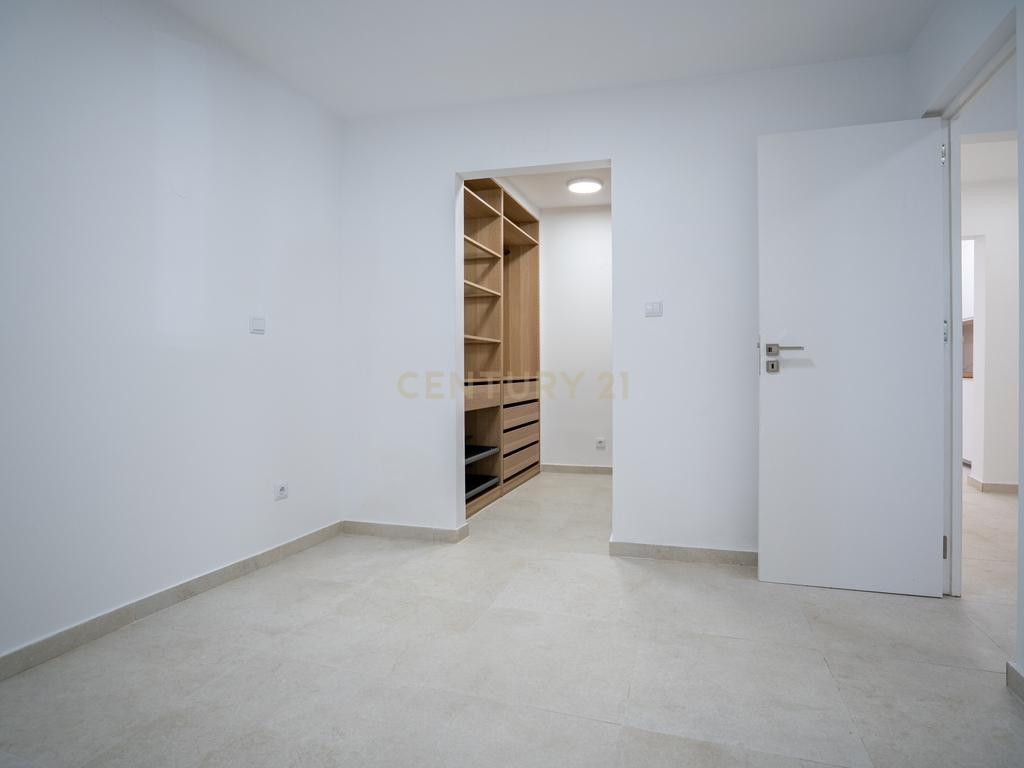 Apartamento T2 RC, Rua do Mato Grosso, Santa Engrácia, São Vicente - Image 12