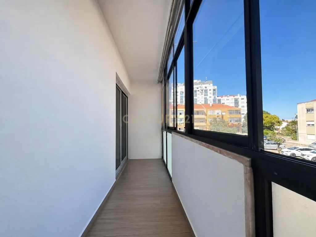 T3 Renovado em Mem Martins, Sintra - Image 20