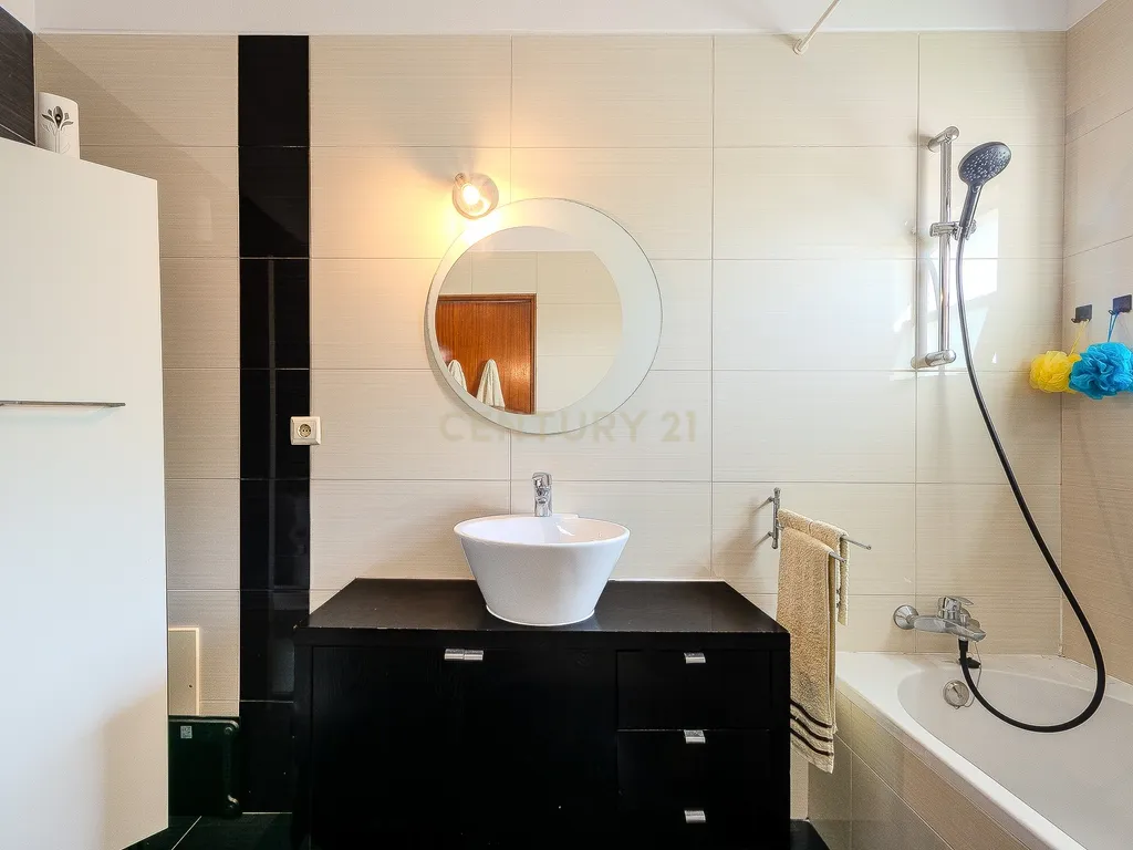 Apartamento T2 de 105m2 com Varanda e Vista Campo – Páteo, Albufeira - Image 20
