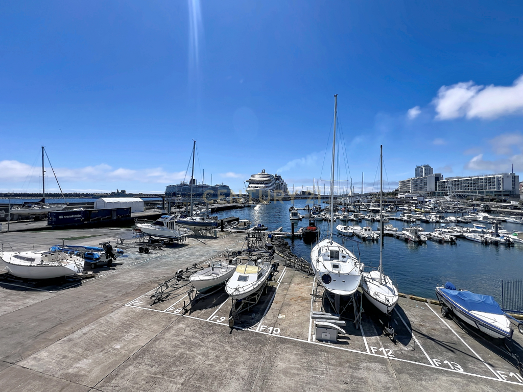 Penthouse T3 de Luxo no 20.º e Último Piso | Vista Mar Única sobre Ponta Delgada - Image 30