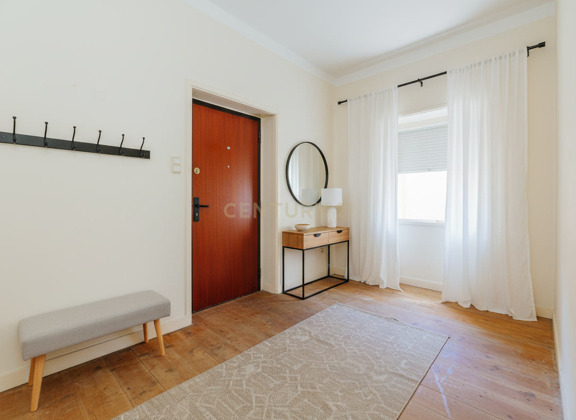 Fotografia 4 de Apartamento T3 para Remodelação com Terraço | Alvito | Lisboa