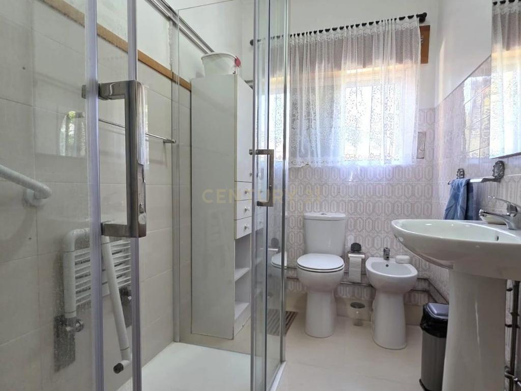 Espetacular Moradia T4 em Fernão Ferro com Jardim e possibilidade de nova construção no lote de 1.041 m2 - Image 37