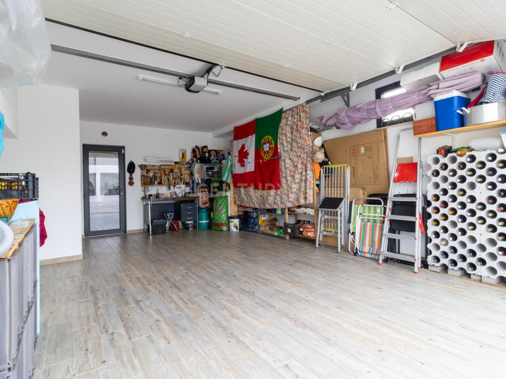 Excelente Moradia T3 Térrea SEMI-NOVA em Alcobaça com Jardim e garagem - Image 20