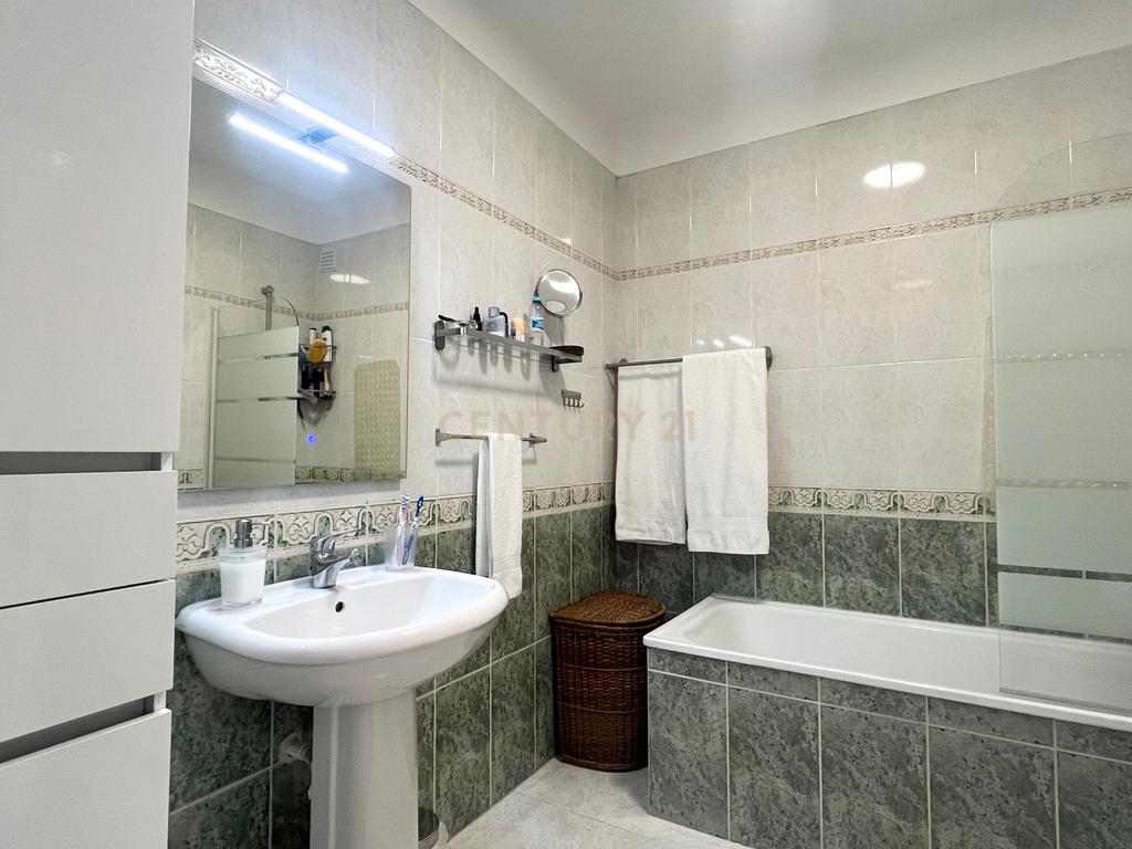 Moradia T2+1 Sobreiro, Mafra - Garagem Box - Image 14