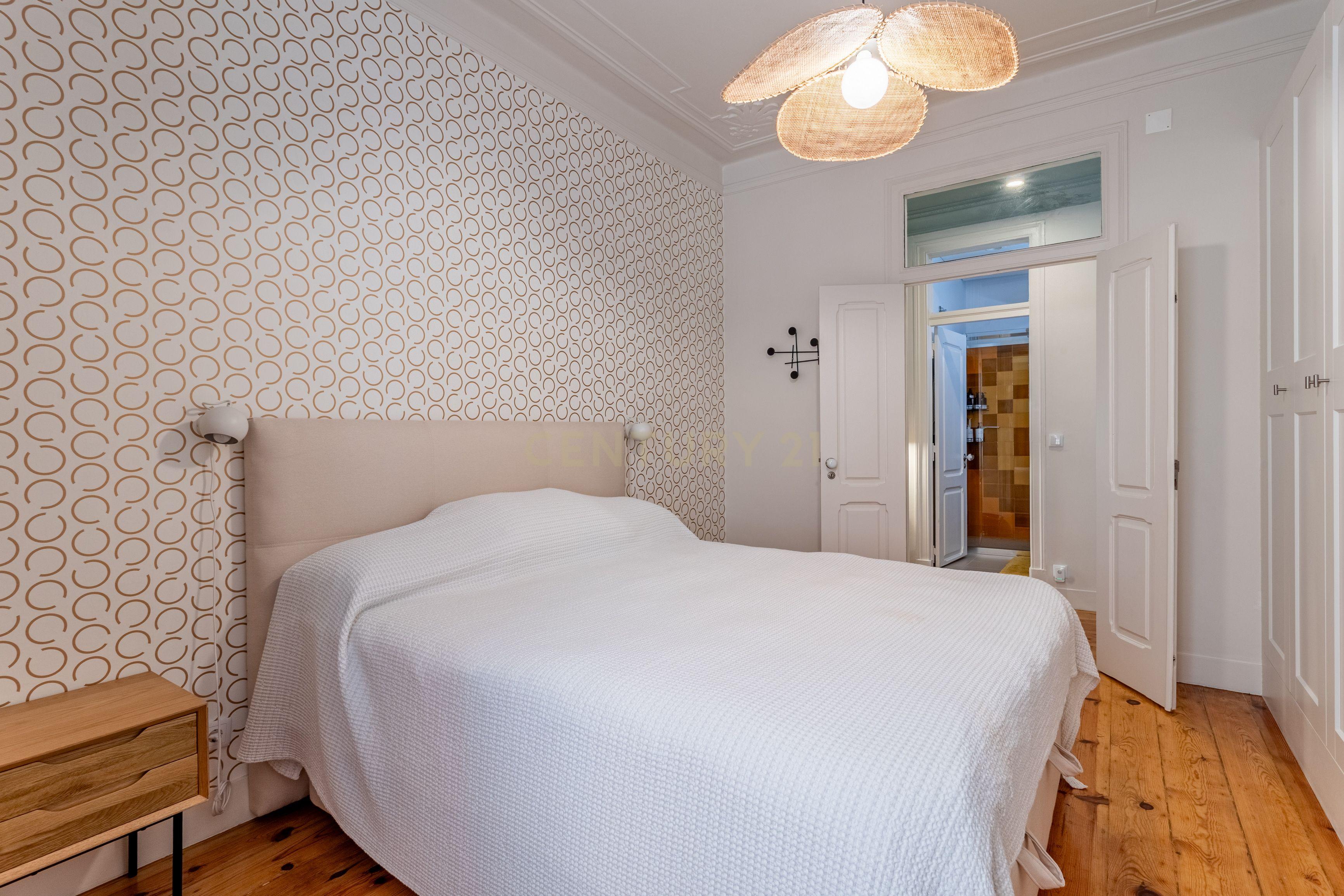 Fotografia 9 de Apartamento T4 Renovado em Santo António, Lisboa — Onde a elegância se sente em cada detalhe