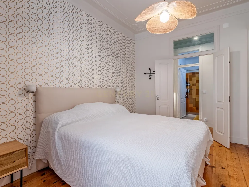 Apartamento T4 Renovado em Santo António, Lisboa — Onde a elegância se sente em cada detalhe - Image 9