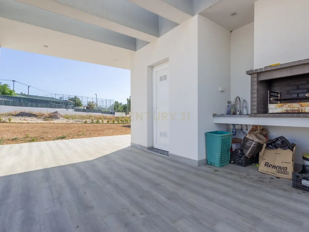 Vila Alegre / Fernão Ferro - Luxuosa moradia isolada térrea de 4 assoalhadas com arquitetura comtemporânea inserida em lote de 2775 m² - Image 31