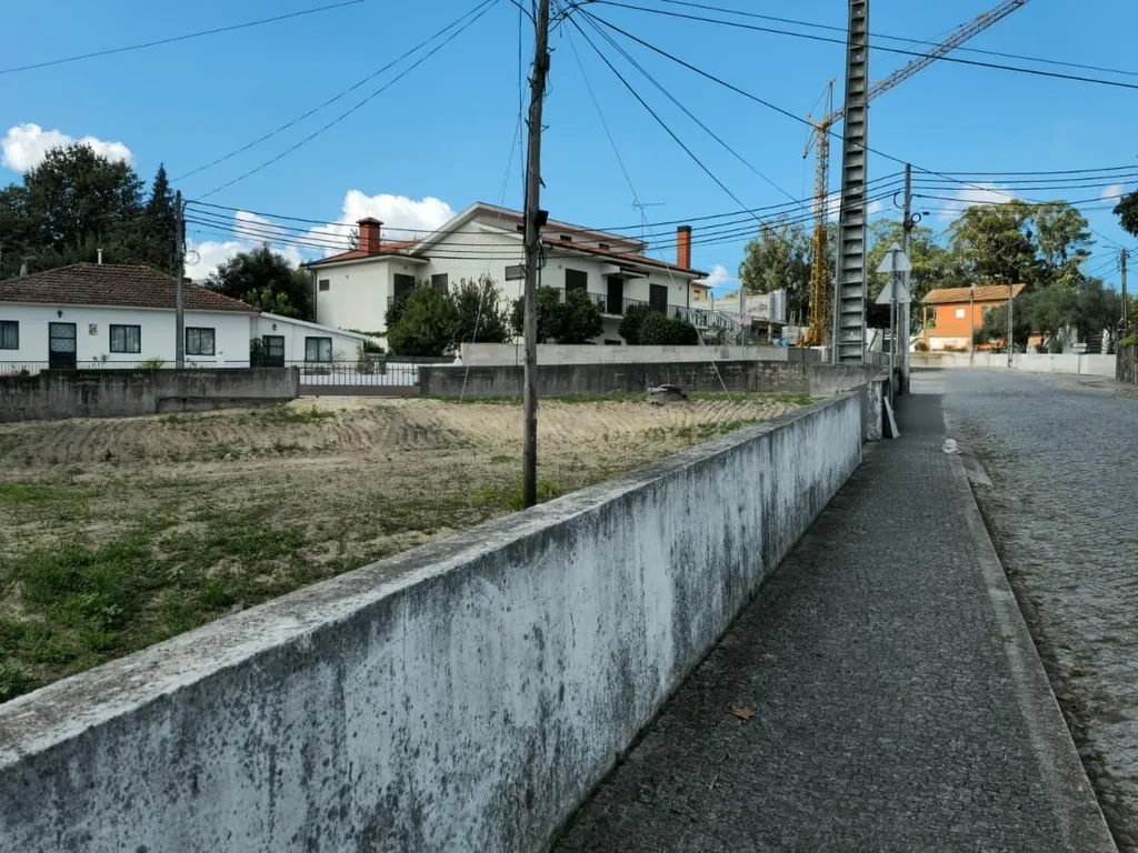 Moradia para recuperação + terreno com 1089m2 com viabilidade de construção - Image 22
