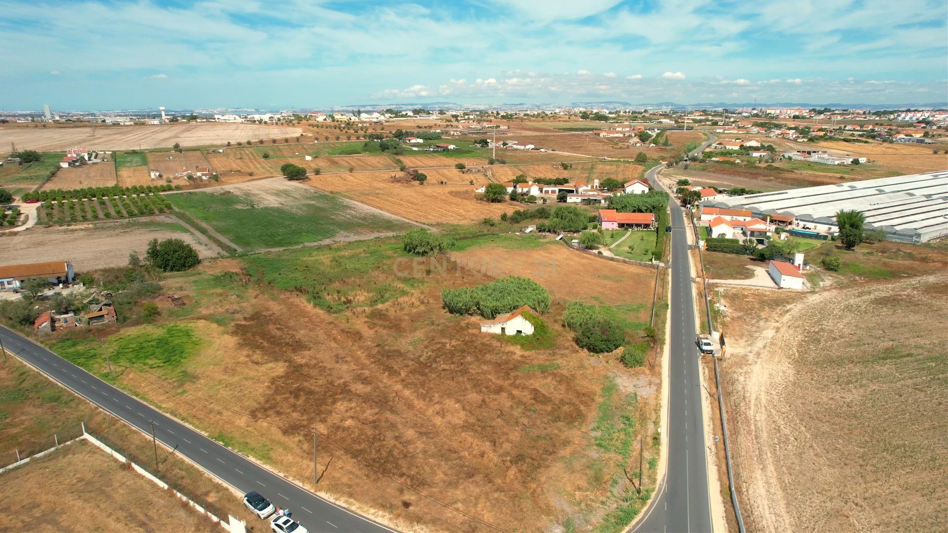 Fotografia 12 de Terreno com casa para recuperação