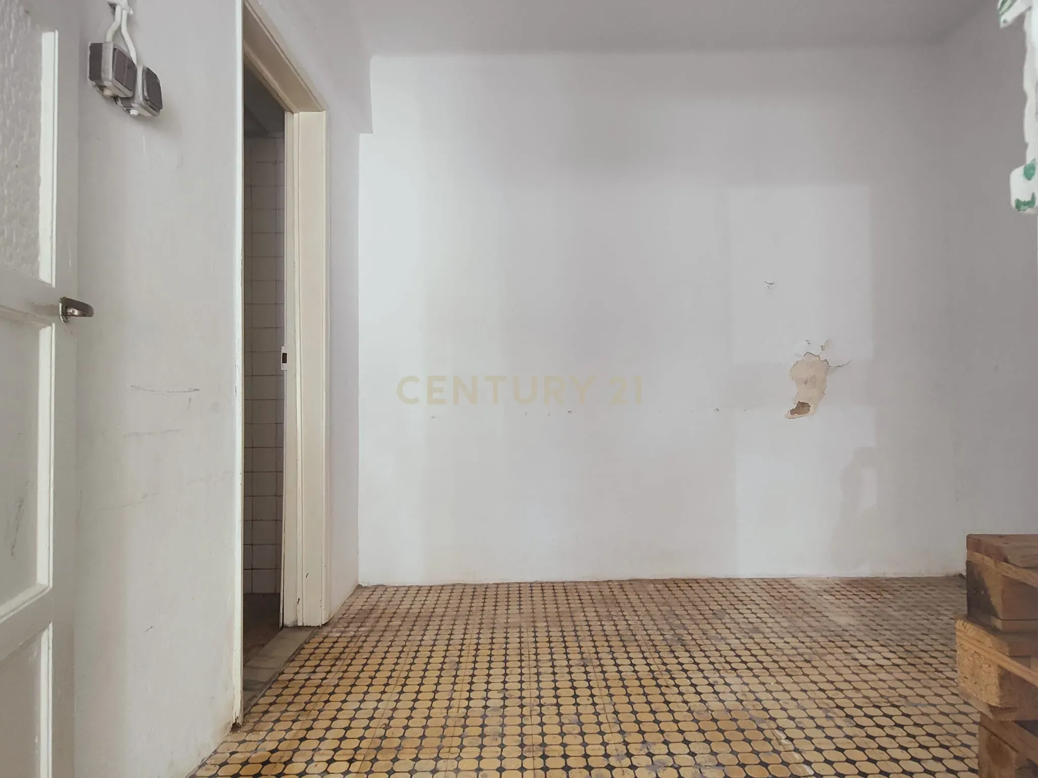 Prédio Bi-Familiar T2 e 2 Anexos Tipologia T1 Em Zona Residencial Tranquila Na Póvoa de Santo Adrião  - Image 8