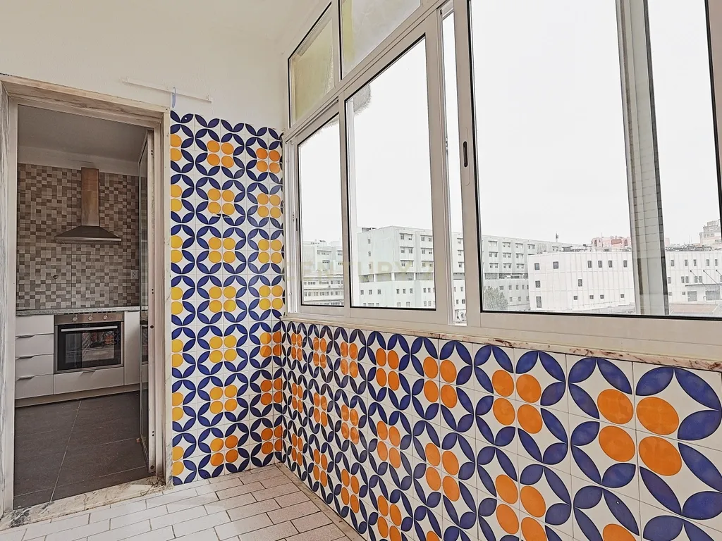 T2 Remodelado com Elevador | 86 m² | Aranguês – Setúbal - Image 11