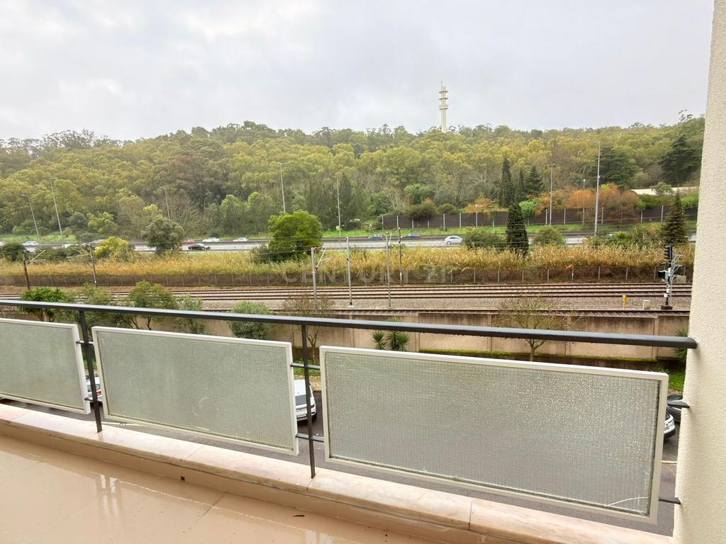 Espaçoso Apartamento T3 em Benfica - Image 18