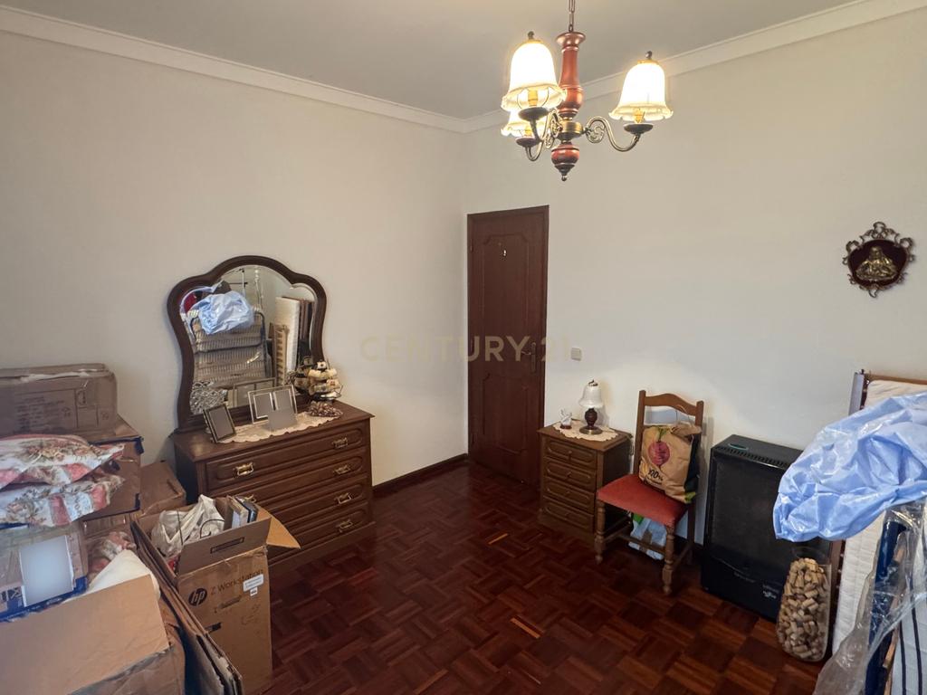 Espetacular Moradia T4 com Jardim e Vista Campestre em Alenquer - Image 27