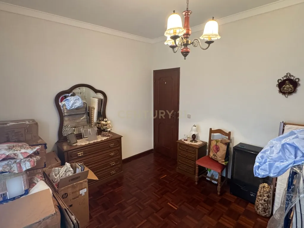Espetacular Moradia T4 com Jardim e Vista Campestre em Alenquer - Image 27
