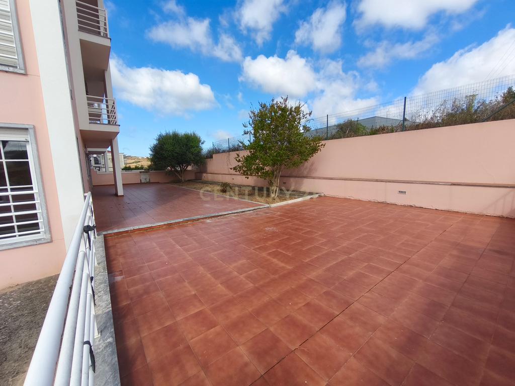 Apartamento T3 para arrendar com terraço de 200m² e garagem para dois carros — Lourinhã - Image 20