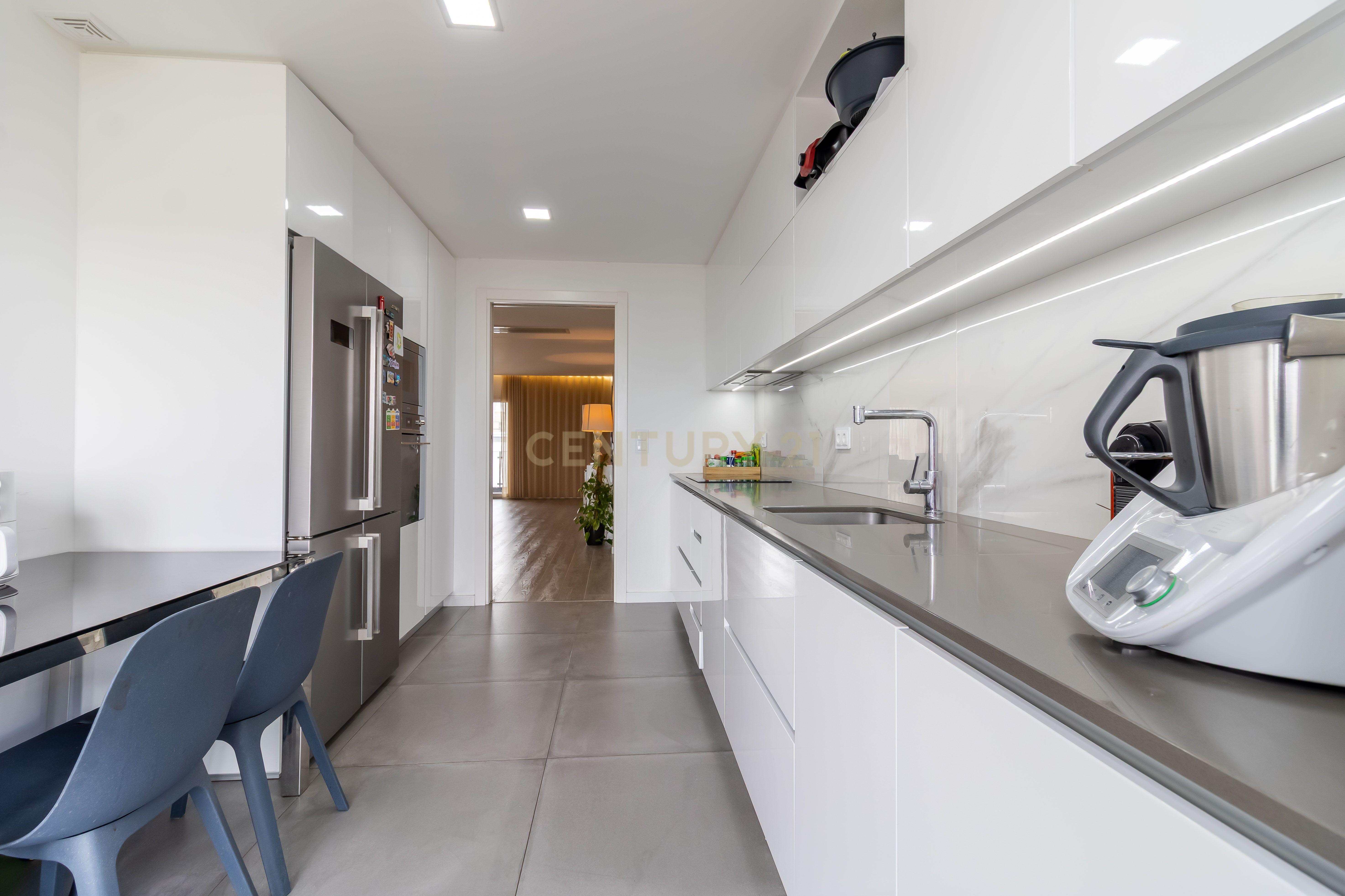 Fotografia 8 de Duplex T4 em Oeiras com terraço e box (3 vagas)