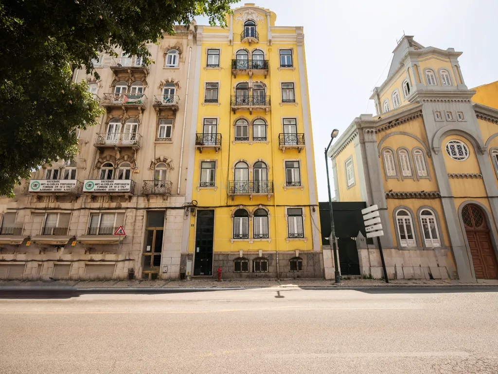 T3 com 126m2 Remodelado e com Elevador nos Anjos - Image 1