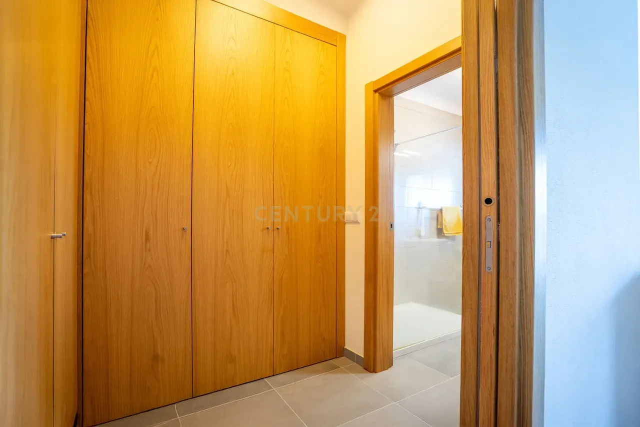 Moradia T4 de qualidade em estado novo com varanda coberta, piscina, terraço, jardim,canil,garagem dupla e vistas boas numa localização sossegada - Image 45