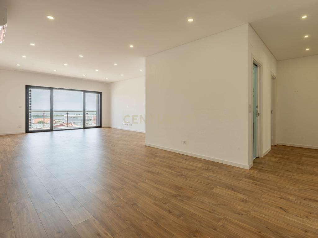 T3 com vista rio, box para 4 carros | Póvoa de Santa Iria - Image 6