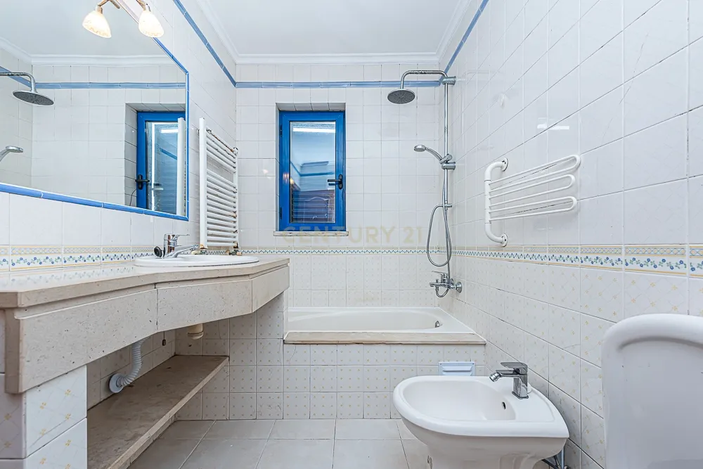 Duplex T4 em Quinta do Anjo, Palmela - 170m² com Varanda, Terraço e Garagem - Image 24