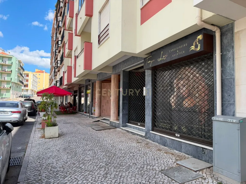 Loja com 85m2 e duas casas de banho em Setúbal - Image 14