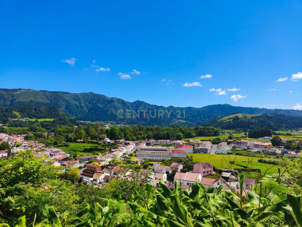 Moradia T2 com Vista Panorâmica sobre as Furnas | Excelente Oportunidade de Investimento - Image 20