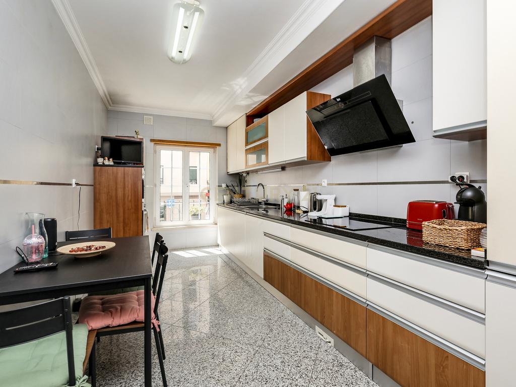 Apartamento T2 para Arrendamento | Urbanização do Neudel, Amadora - Image 9