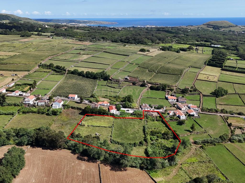 Terreno urbanizável com casa de despejo em Ribeira Seca- Vila de S.Sebastião - Image 8