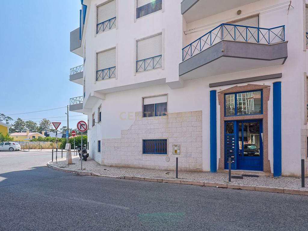 Apartamento T2 nas Quintinhas, Charneca de Caparica, com Terraço e Garagem - Image 24