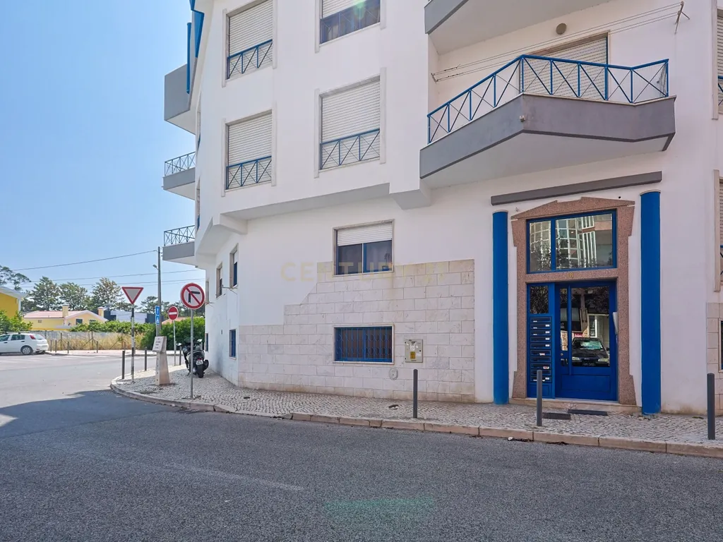 Apartamento T2 nas Quintinhas, Charneca de Caparica, com Terraço e Garagem - Image 24