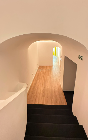 Loja Renovada para arrendar - Santo António, Lisboa - Image 2