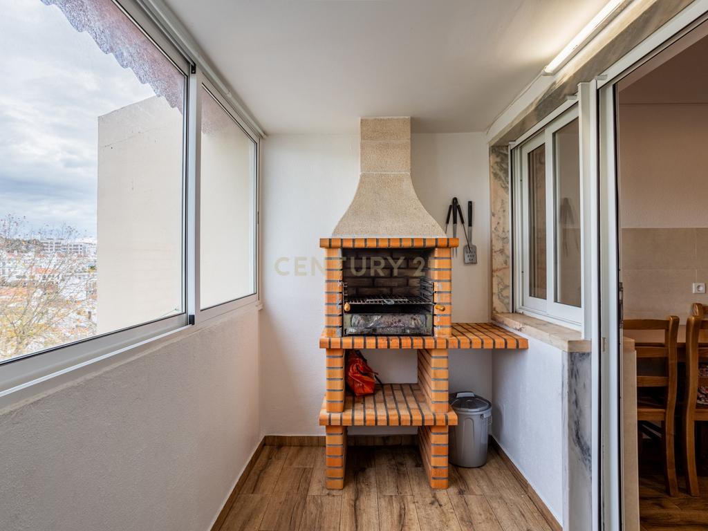 Apartamento T2 na Nazaré - Totalmente Remodelado com Vista Mar - Image 27