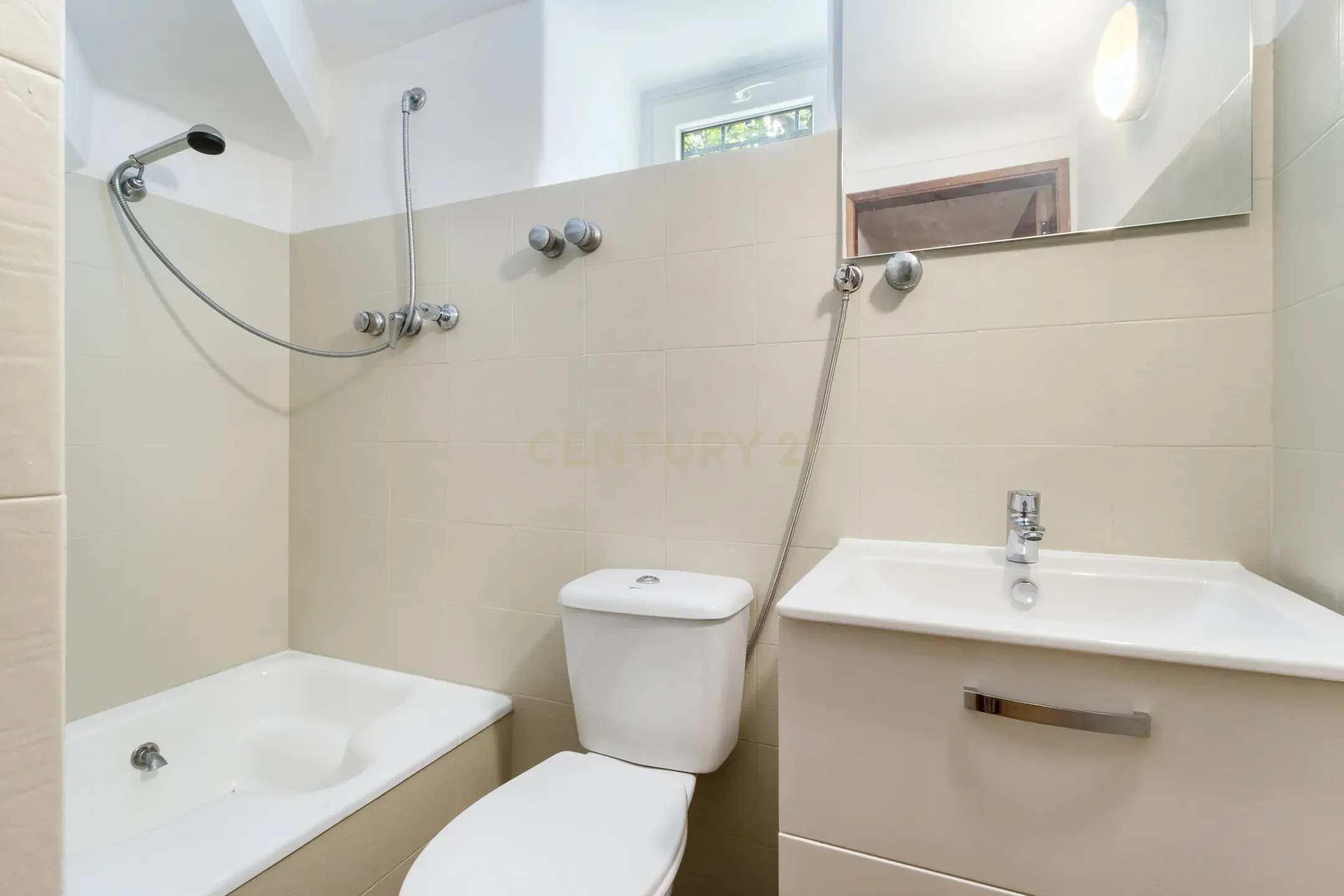 Moradia T3+2 para renovar em Alvalade, Lisboa. Em Venda! - Image 23