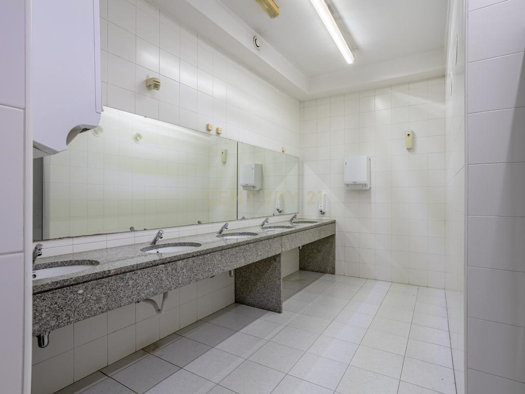 Edifício Comercial em Carnaxide - 5 Pisos - Image 35