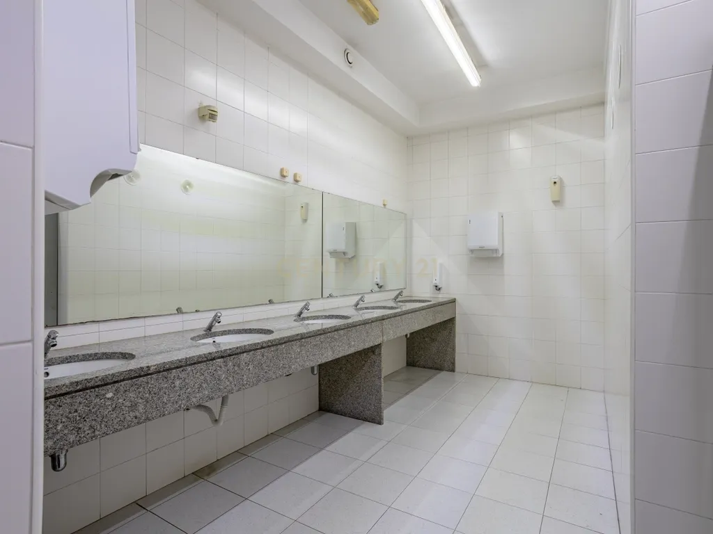 Edifício Comercial em Carnaxide - 5 Pisos - Image 35