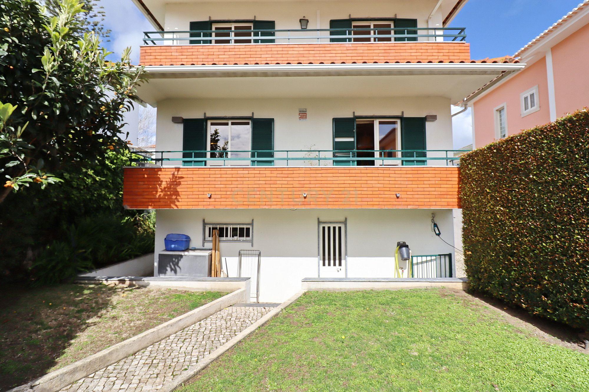 Moradia de Charme em zona residencial Prime, em Santo Amaro de Oeiras - Image 1