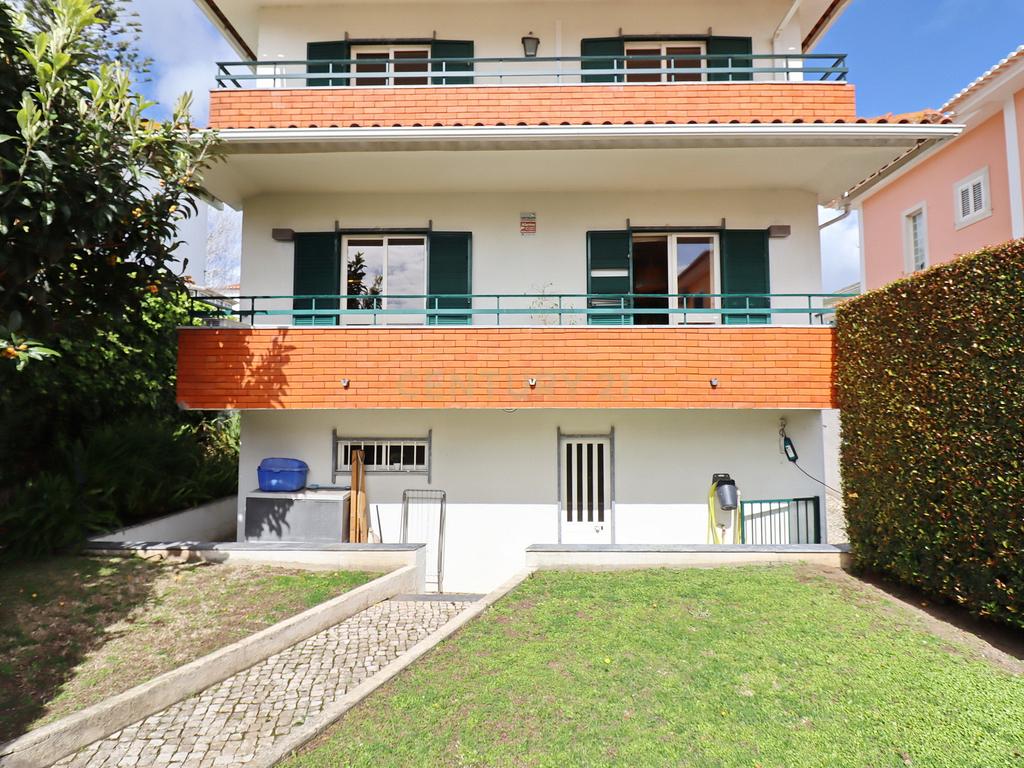 Moradia de Charme em zona residencial Prime, em Santo Amaro de Oeiras - Image 1