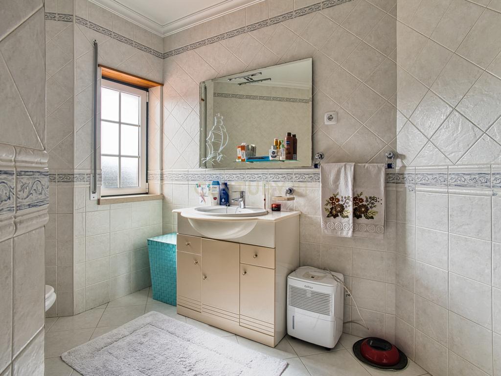 Moradia em São Martinho do Porto – Tranquilidade e Conforto perto da Baía de Sao Martinho - Image 6