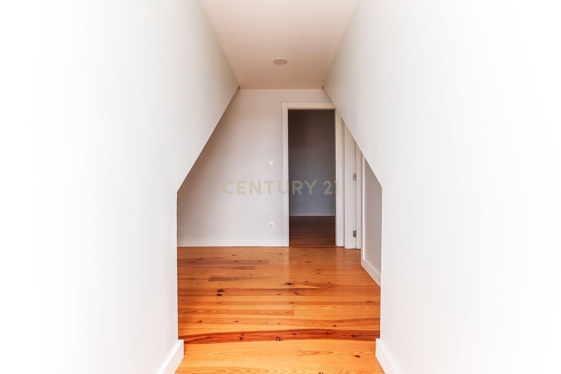 Apartamento T4 Totalmente Remodelado no 4º Andar - Image 27