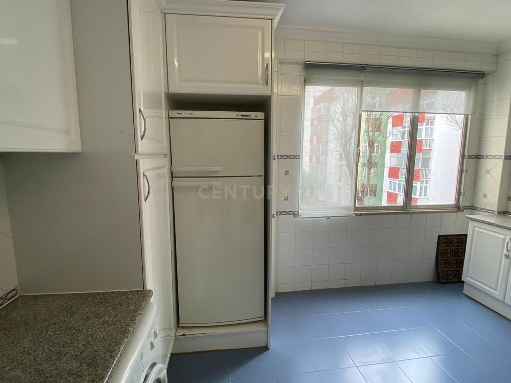 Apartamento T2 para Arrendamento - Image 9