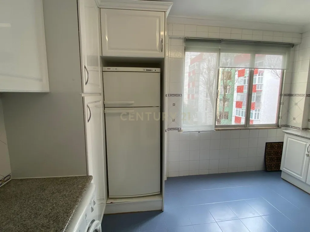 Apartamento T2 para Arrendamento - Image 9