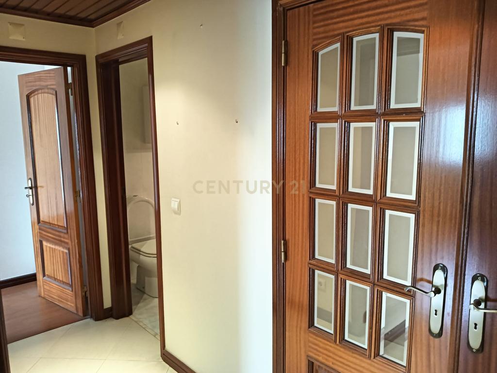 T3 com Suite/Garagem e Arrecadação - Vialonga - Image 31