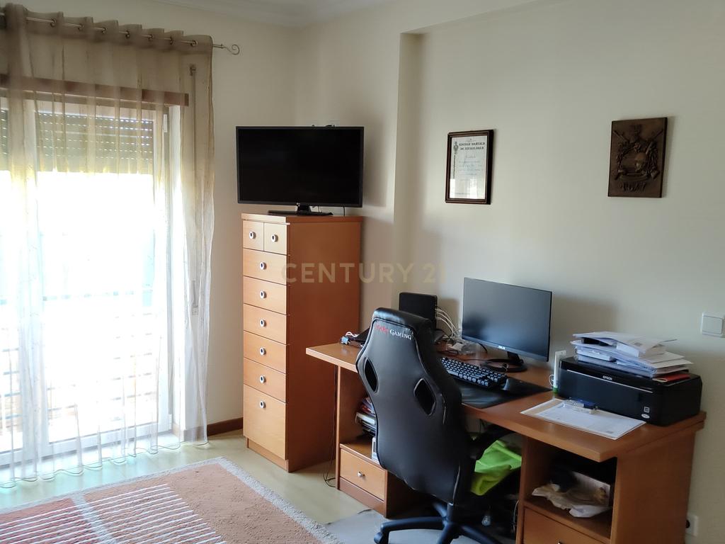 Moradia T4 com piscina em Gaeiras, Marinha Grande. - Image 17
