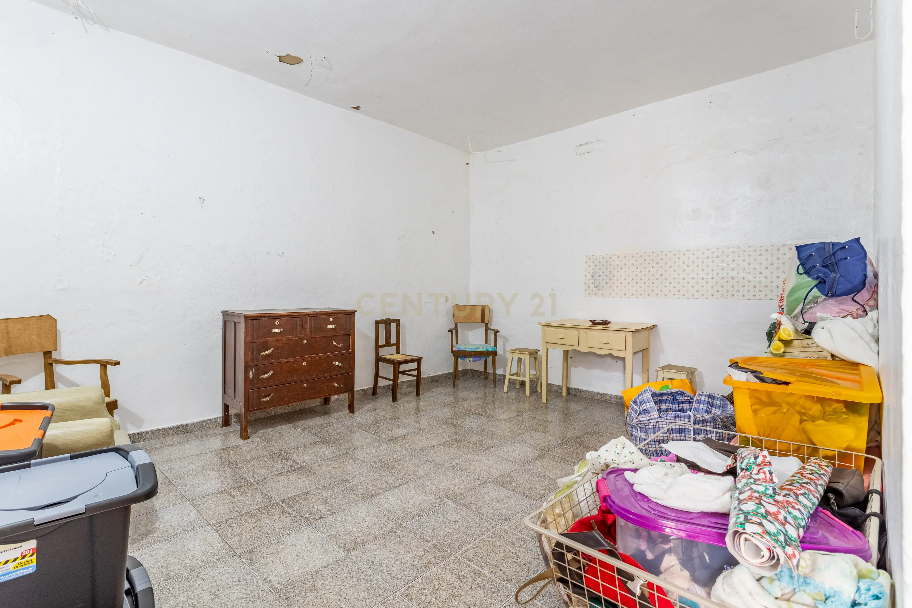 Prédio em Painho, Cadaval, com logradouro e terraço. - Image 28